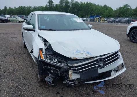 2017 Volkswagen Passat 1.8T Se z USA, uszkodzony, nr VIN 1VWGT7A30HC000658